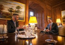 Erbprinz Alois im Gespräch mit Michael Benvenuti (Fotos: Oliver Hartmann)