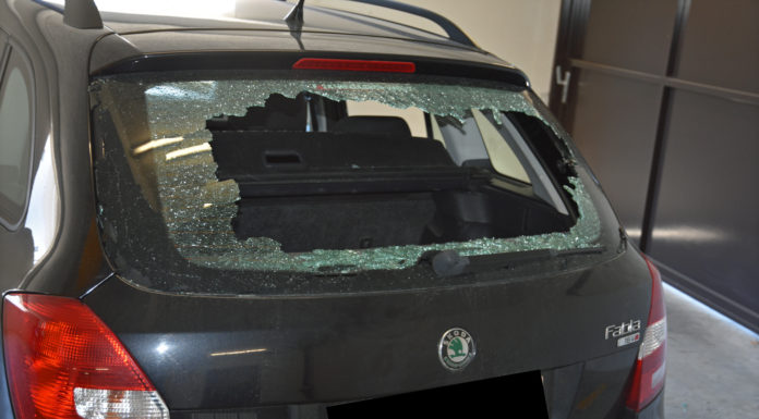 Fahrzeug aufgebrochen