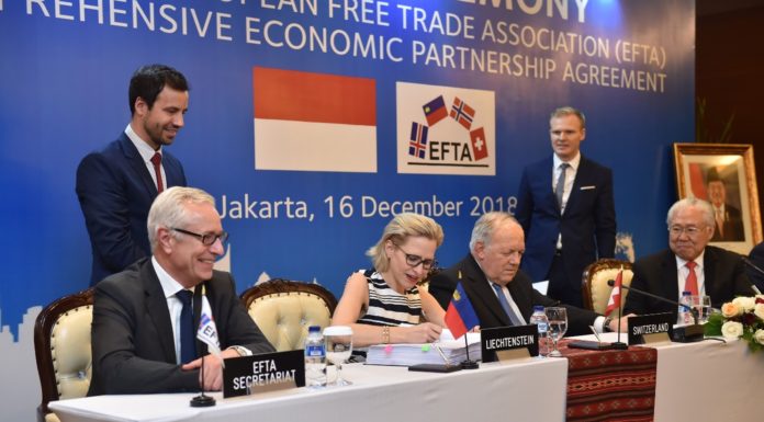 Aurelia Frick unterzeichnet Freihandelsabkommen mit Indonesien