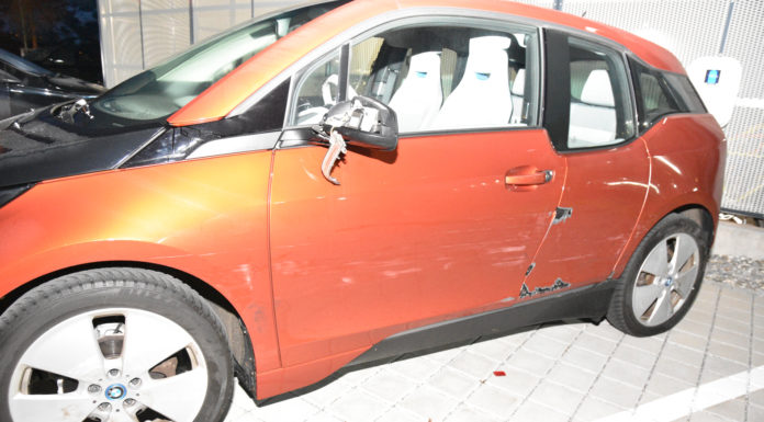 Autos streiften sich