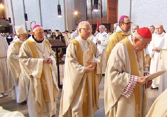 Kritische Anmerkung des ORF anlässlich der Abt-Weihe von Vinzenz Wohlwend