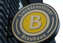 Jubiläumsbier zur 300-Jahrfeier mit Motiv der Gemeinde-und Fürstenwappen