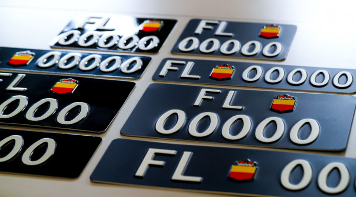 Mattschwarze Kontrollschilder