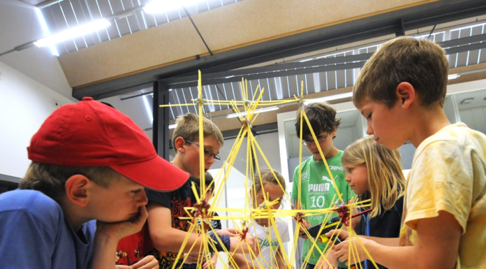 Kinder-Uni: Warum legen Hühner keine Handys?