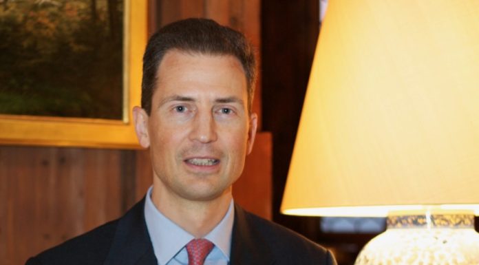 S.D. der Erbprinz sprach zur Bevölkerung