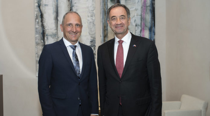 Regierungschef trifft EU-Botschafter zum Arbeitsgespräch