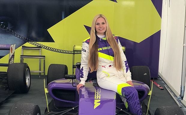 Autosport: Fabienne Wohlwend fährt auf Rang drei