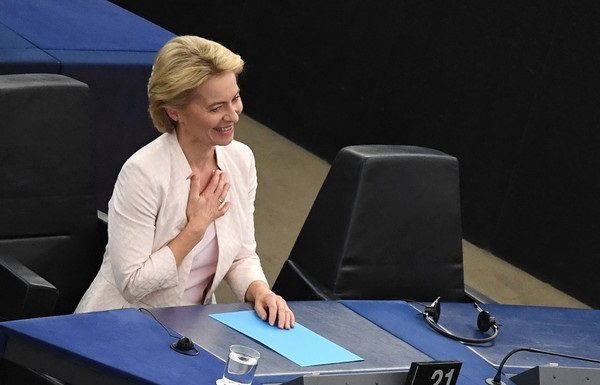 Von der Leyen zur EU-Kommissionspräsidentin gewählt