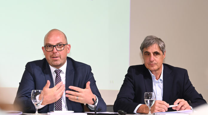 Öffentlicher Verkehr, aber auch das Auto