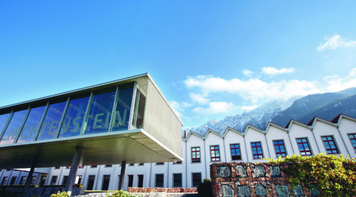 Aus- und Weiterbildung für Rechtsanwältinnen und Rechtsanwälte