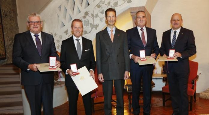 Ordensverleihung auf Schloss Vaduz