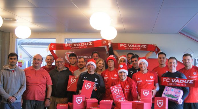 FC Vaduz bei «Weihnachten im Schuhkarton»