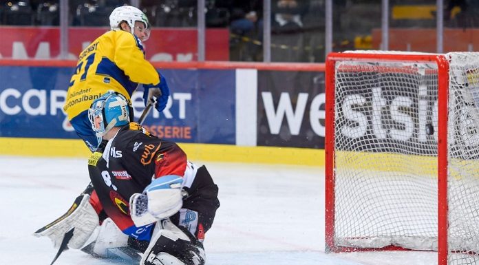 Der HC Davos gewinnt nach Penaltyschiessen
