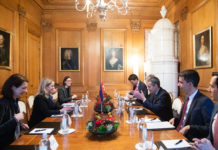 Erster offizieller Auslandbesuch