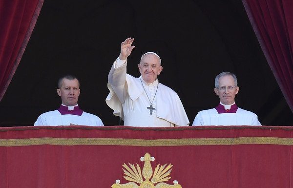 Papst lockert Zöllibat nicht