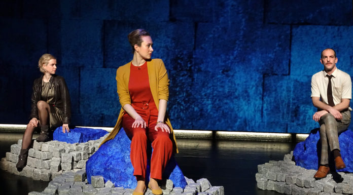 KOSMOS: Warten auf Tränengas