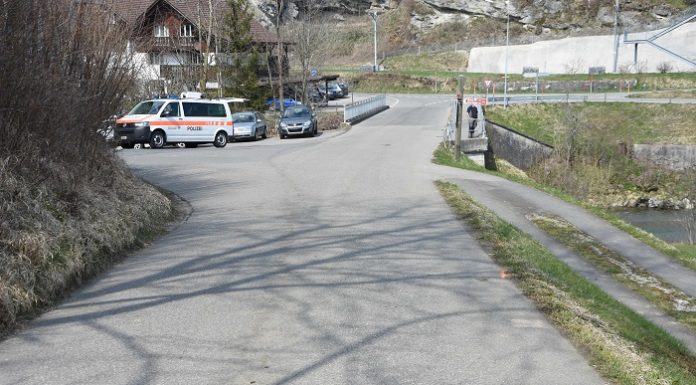 Krummenau: Mit Velo gegen Auto geprallt