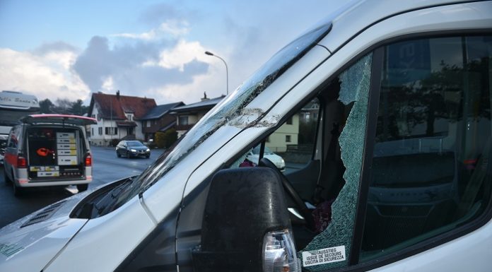 Verkehrsunfall zwischen Tumper und PKW
