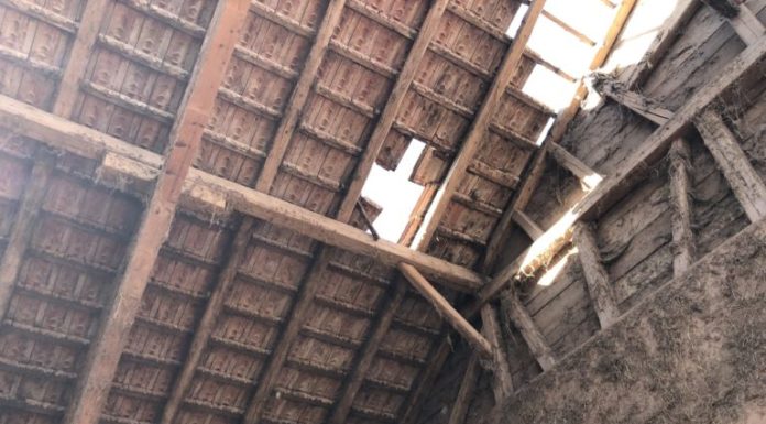 Waldkirch: Arbeiter stürzt durch Scheunendach