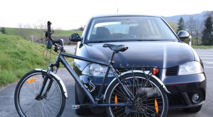 Lömmenschwil: Unfall zwischen Velo und Auto