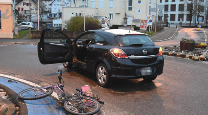 Goldach: Kollision zwischen Auto und Velo im Kreisverkehr