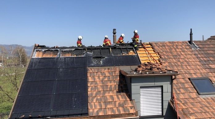 Oberriet: Hausdach in Brand geraten