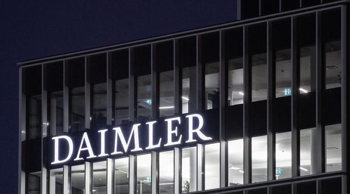 Daimler nimmt Produktion wieder auf