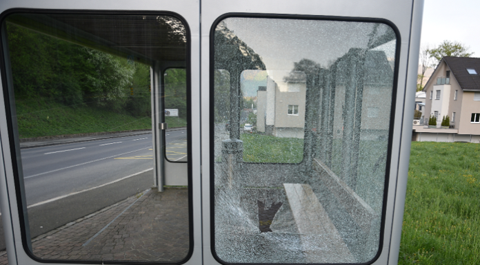 Verglasung zertrümmert