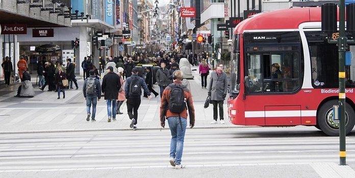 Corona: Volle Strassen und Restaurants in Schweden!