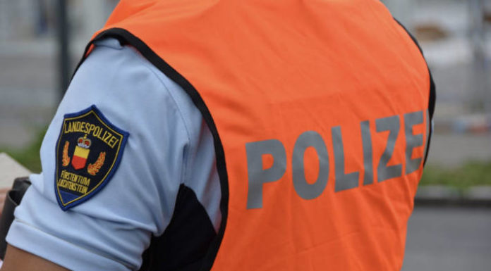Kiste aus Lieferwagen gestohlen