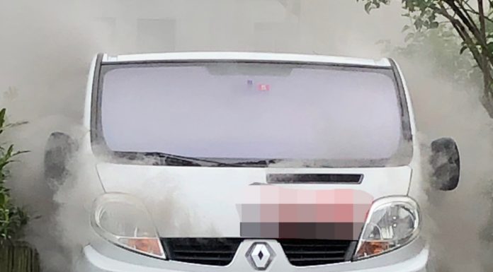 Wil: Lieferwagen in Brand geraten