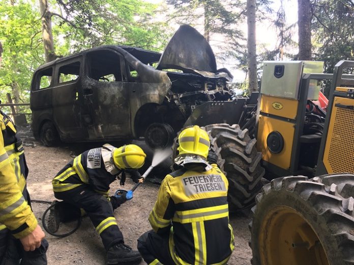 Fahrzeugbrand, Feuerwehr Triesen, 30.5.2020