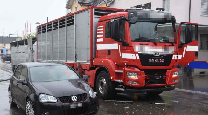 Bazenheid: Kollision zwischen Lastwagen und Auto