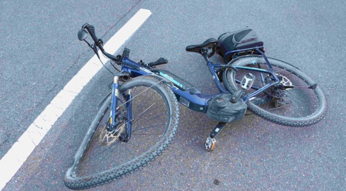 Thal: E-Bikefahrer von Auto erfasst