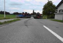 Arnegg: Traktor mit Anhänger gekippt