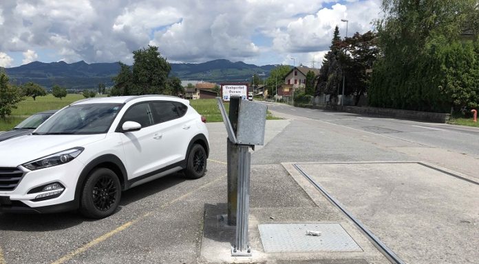 Benken: In Brückenwaage geprallt und weggefahren