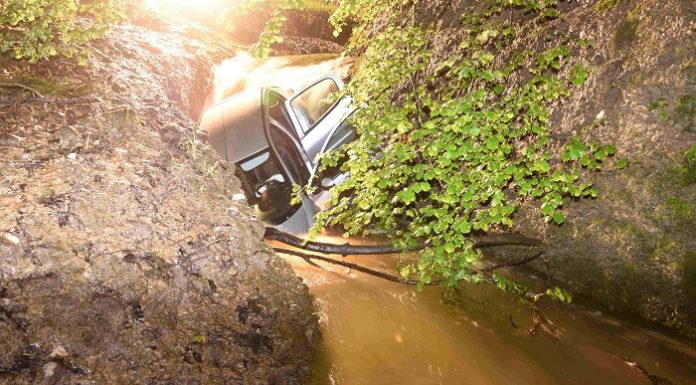 Dreien: Mit Auto in Bach gestürzt