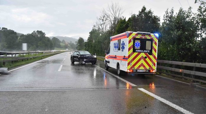 Thal: Auf der Autobahn verunfallt