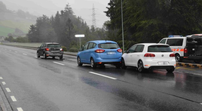 St.Gallenkappel: Kollision von drei Autos – eine verletzte Frau