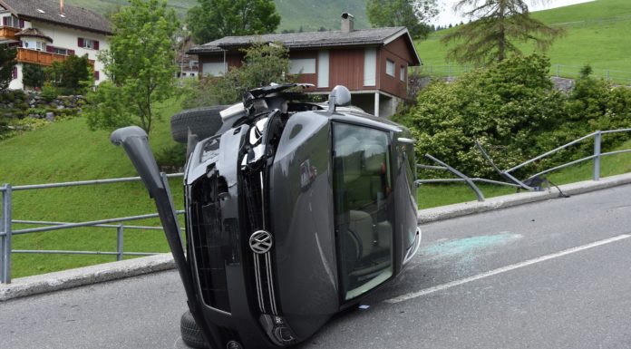 Amden: Selbstunfall mit Auto