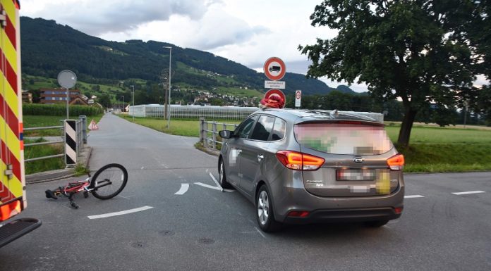 Altstätten: Mit Velo gegen Auto geprallt