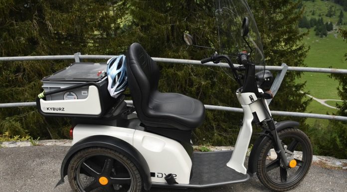 Lenkerin stürzt mit Elektro-Dreirad