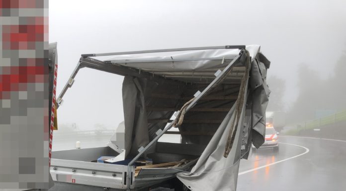 Altstätten: Anhänger gekippt