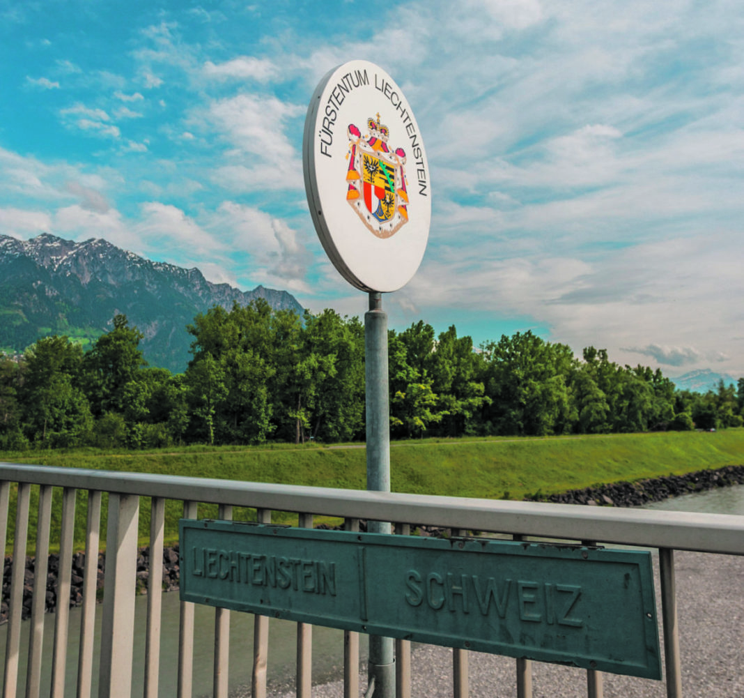 Foto Grenze FL-CH auf der Bendener Brücke