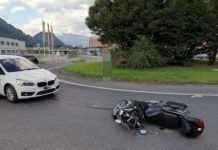 Mels: Kollision zwischen Auto und Motorrad im Kreisverkehr