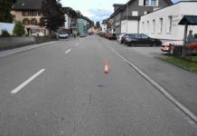 Au: Auffahrkollision zwischen Mofa und Auto