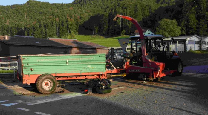 Oberrindal: Motorrad kollidiert mit Traktor – Motorradfahrer verletzt