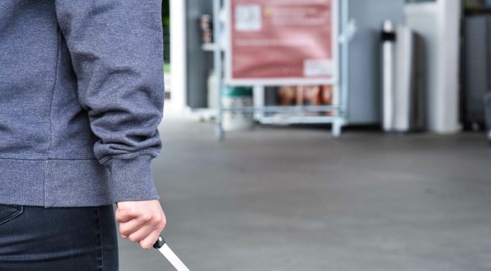 Bedroht und beraubt worden