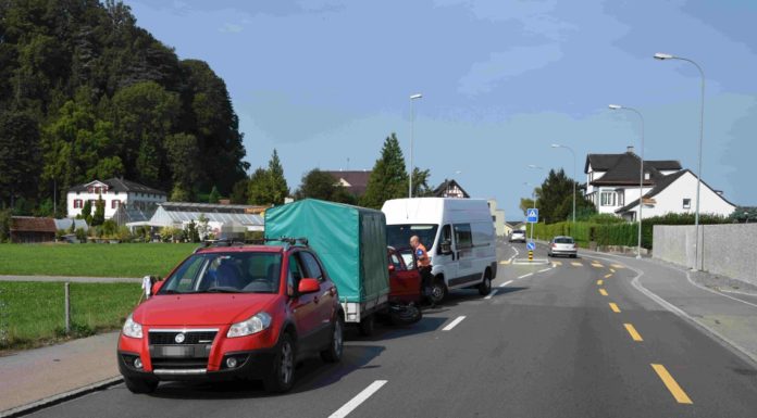 Rheineck: Auffahrkollision mit vier beteiligten Fahrzeugen