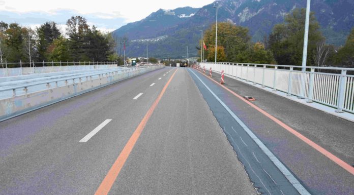 Buchs: Streifkollision zwischen Linienbus und Velo